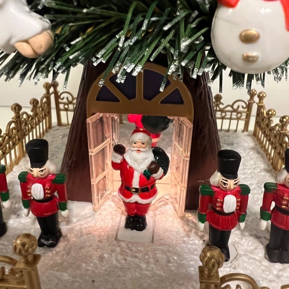 Maisto Evergreen Sentry 1995 Animated Illuminated Musical Tree Santa NIB 12” - Picture 7 of 16